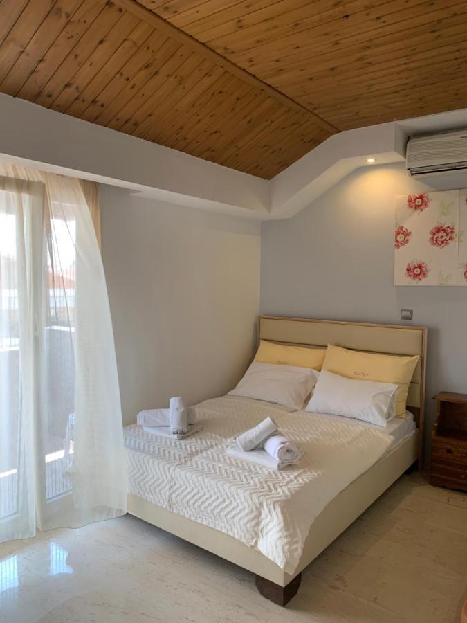 Hôtel Platon à Neoi Poroi Extérieur photo