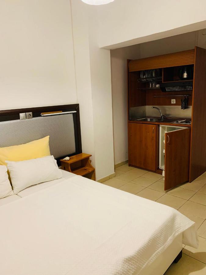 Hôtel Platon à Neoi Poroi Extérieur photo