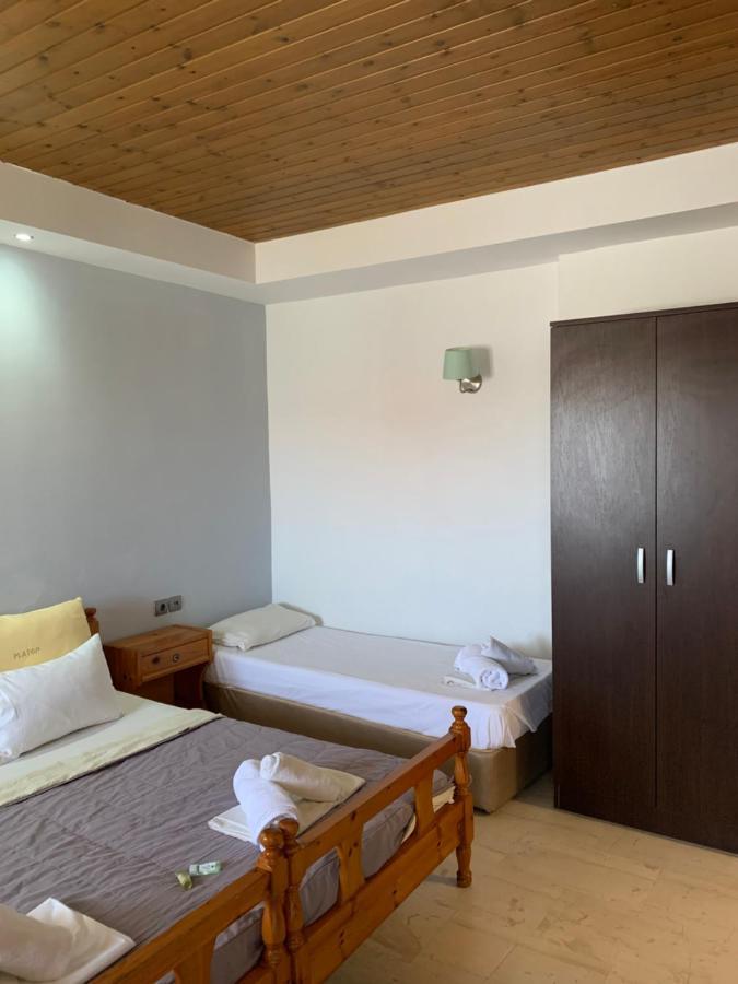 Hôtel Platon à Neoi Poroi Extérieur photo